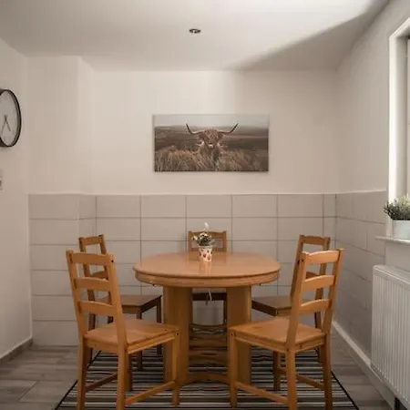 Haus Morgentau Mit Garten In Zentraler Lage * كاسيل